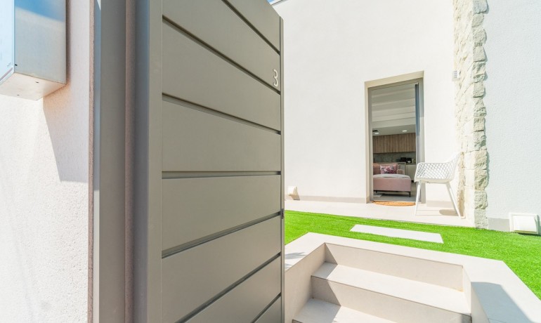 Revente - Villa -
Orihuela Costa* - Villamartin Golf