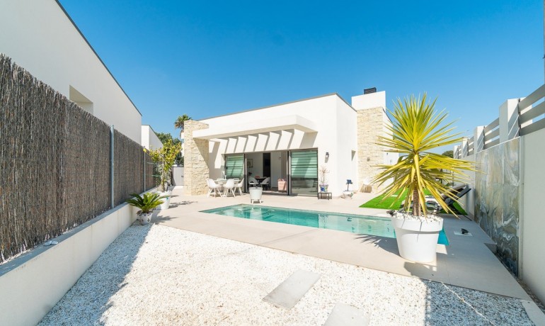 Revente - Villa -
Orihuela Costa* - Villamartin Golf