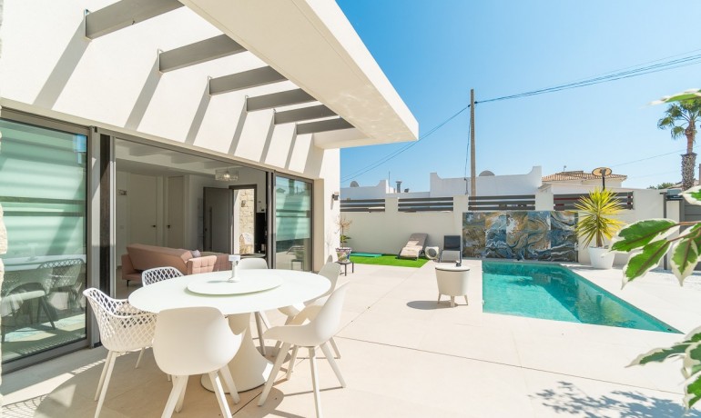 Revente - Villa -
Orihuela Costa* - Villamartin Golf