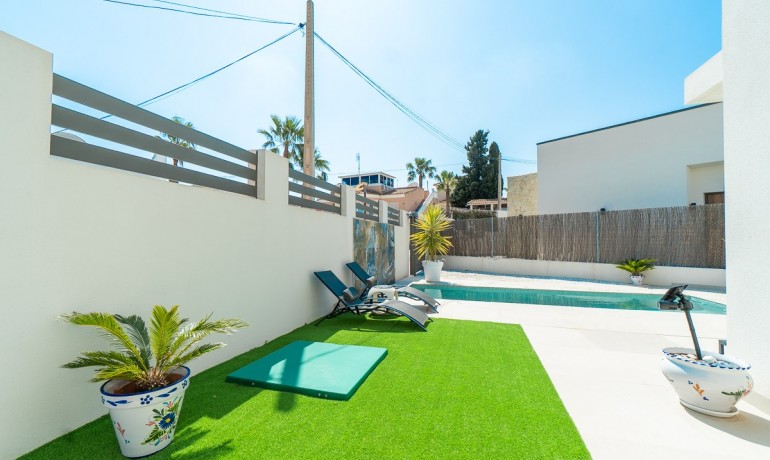 Revente - Villa -
Orihuela Costa* - Villamartin Golf