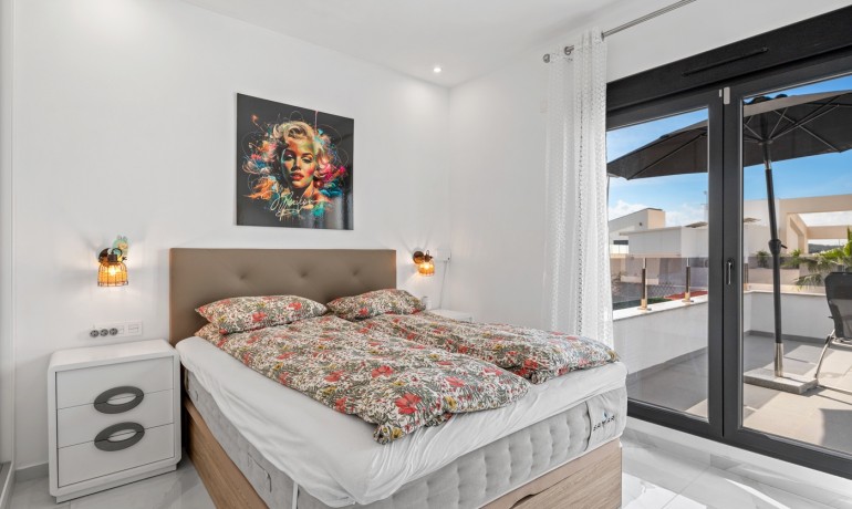 Herverkoop - Villa -
Benijofar* - Benijófar