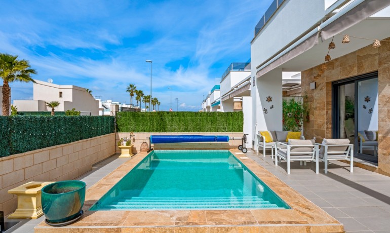 Herverkoop - Villa -
Benijofar* - Benijófar