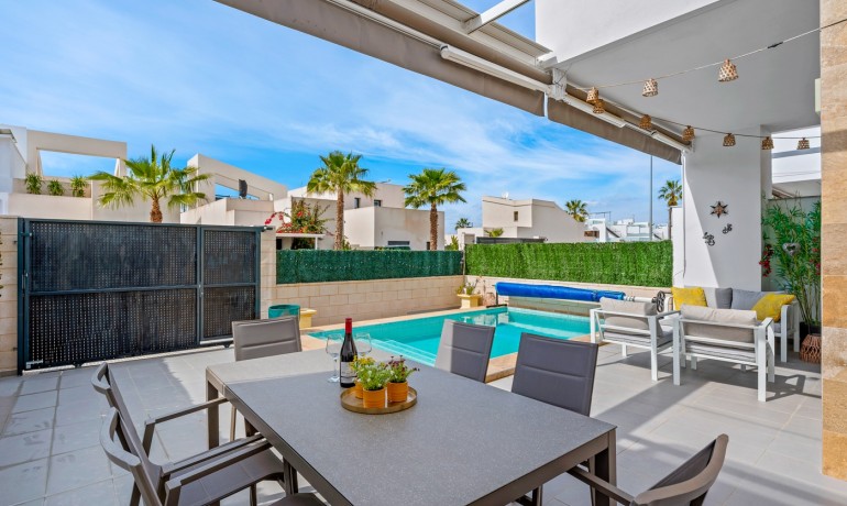 Herverkoop - Villa -
Benijofar* - Benijófar