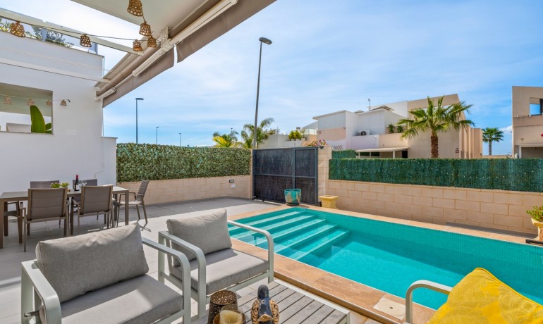 Herverkoop - Villa -
Benijofar* - Benijófar