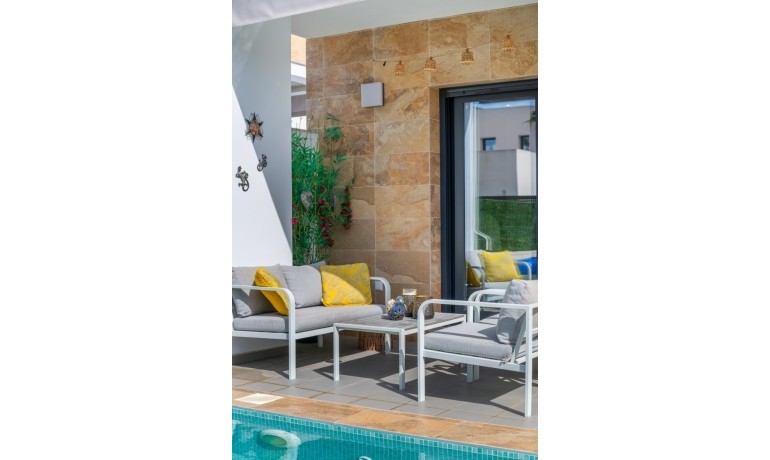 Herverkoop - Villa -
Benijofar* - Benijófar