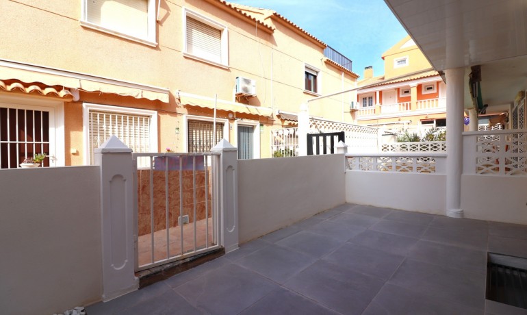 Sale - Apartment / Flat -
Torrevieja - Torre La Mata