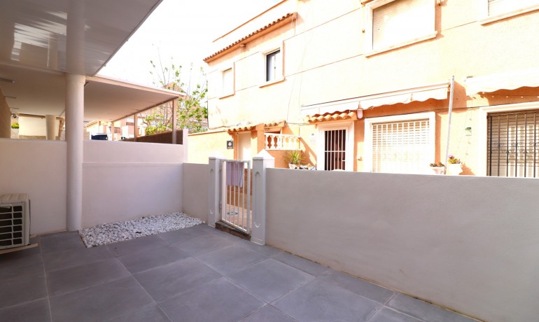 Sale - Apartment / Flat -
Torrevieja - Torre La Mata