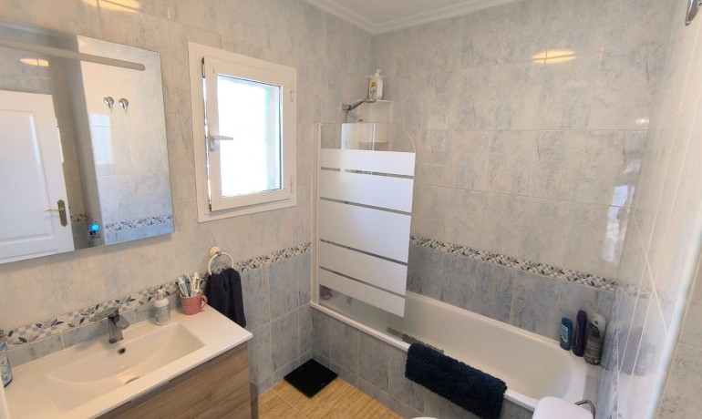 Herverkoop - Villa -
Guardamar del Segura - El Raso