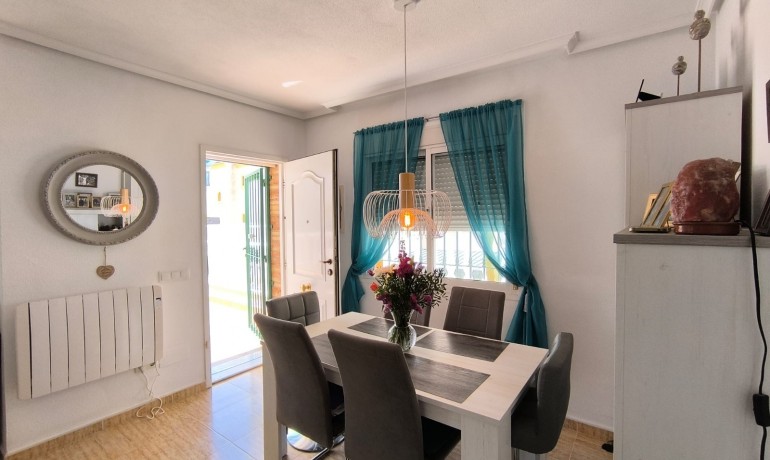 Herverkoop - Villa -
Guardamar del Segura - El Raso