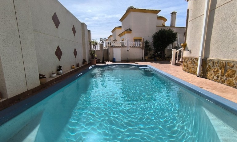 Herverkoop - Villa -
Guardamar del Segura - El Raso