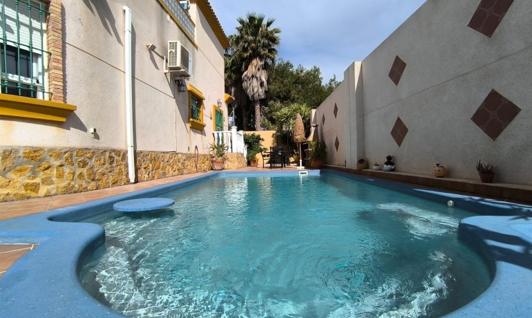 Herverkoop - Villa -
Guardamar del Segura - El Raso