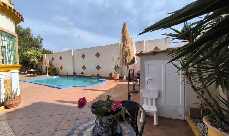 Herverkoop - Villa -
Guardamar del Segura - El Raso