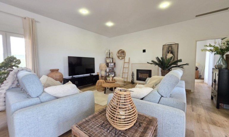 Sale - Finca / Country Property -
Pinoso - Pinoso - Country