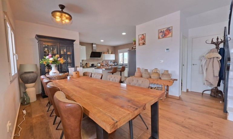 Sale - Finca / Country Property -
Pinoso - Pinoso - Country