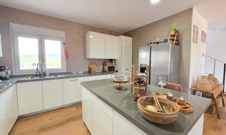 Sale - Finca / Country Property -
Pinoso - Pinoso - Country