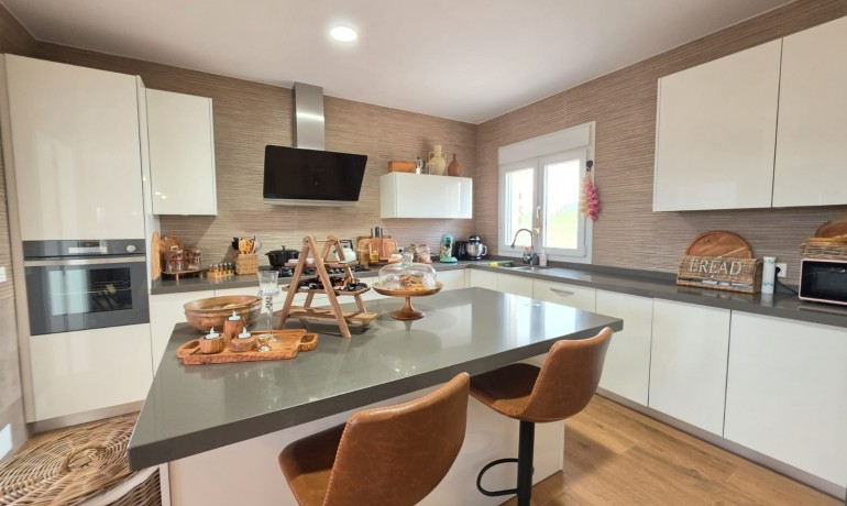 Sale - Finca / Country Property -
Pinoso - Pinoso - Country