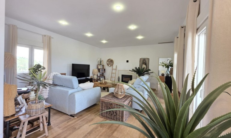 Sale - Finca / Country Property -
Pinoso - Pinoso - Country