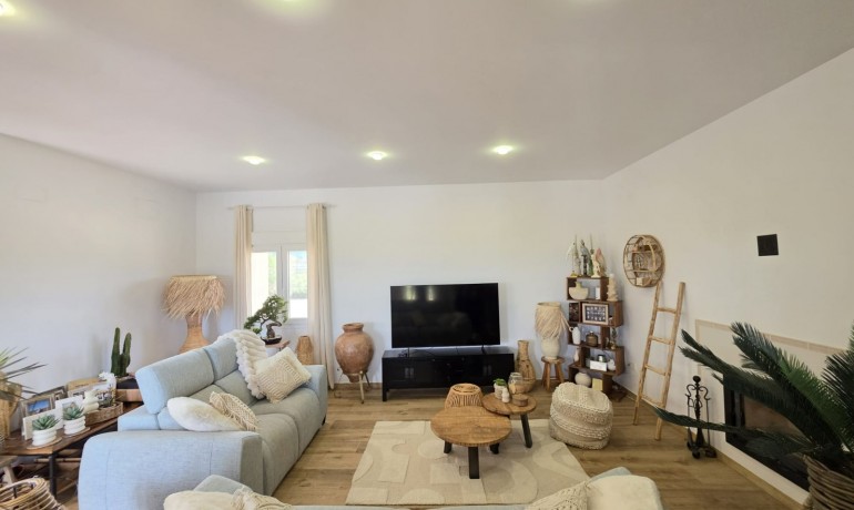 Sale - Finca / Country Property -
Pinoso - Pinoso - Country