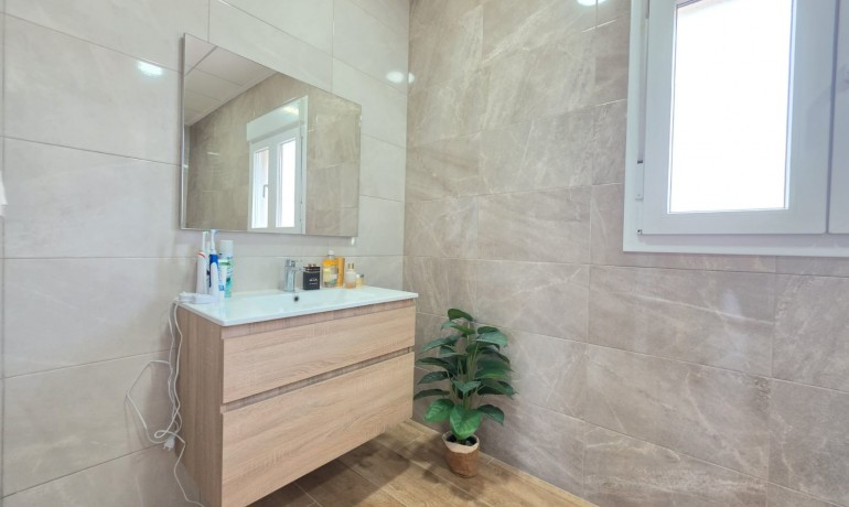 Sale - Finca / Country Property -
Pinoso - Pinoso - Country