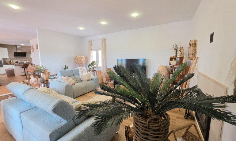 Sale - Finca / Country Property -
Pinoso - Pinoso - Country