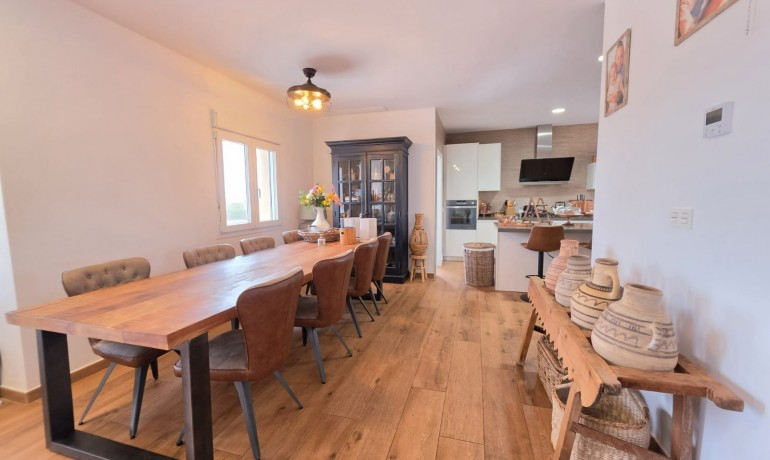 Sale - Finca / Country Property -
Pinoso - Pinoso - Country