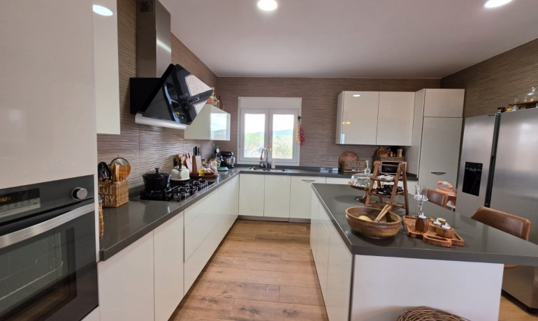 Sale - Finca / Country Property -
Pinoso - Pinoso - Country