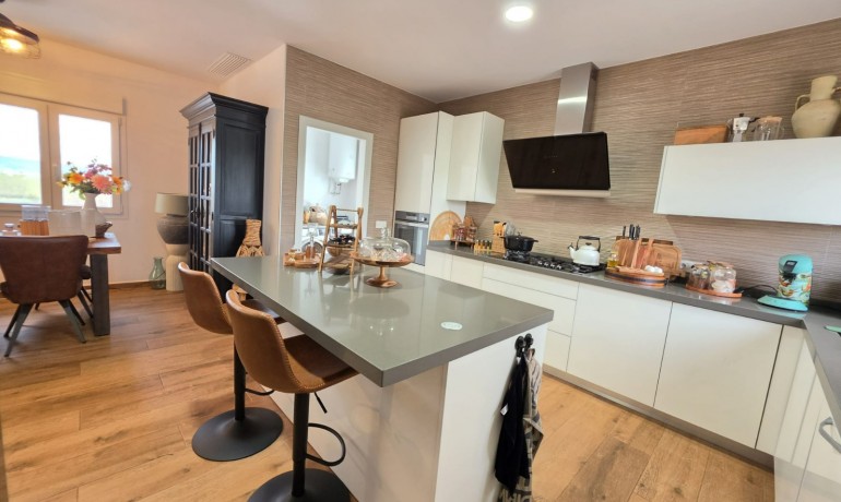 Sale - Finca / Country Property -
Pinoso - Pinoso - Country