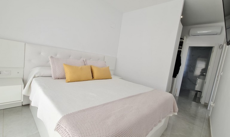 Sale - Finca / Country Property -
Pinoso - Pinoso - Country