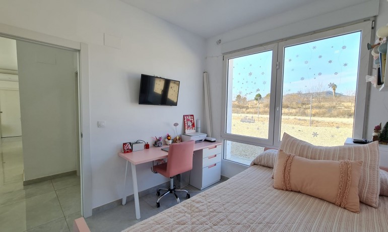 Sale - Finca / Country Property -
Pinoso - Pinoso - Country