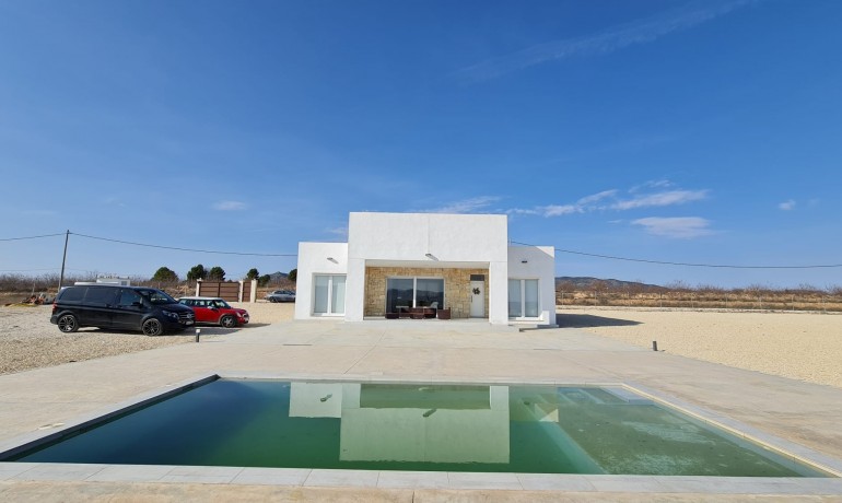 Sale - Finca / Country Property -
Pinoso - Pinoso - Country