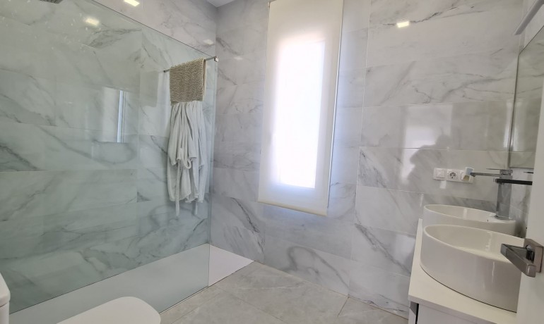 Sale - Finca / Country Property -
Pinoso - Pinoso - Country