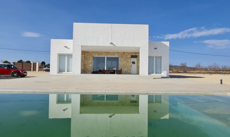 Sale - Finca / Country Property -
Pinoso - Pinoso - Country