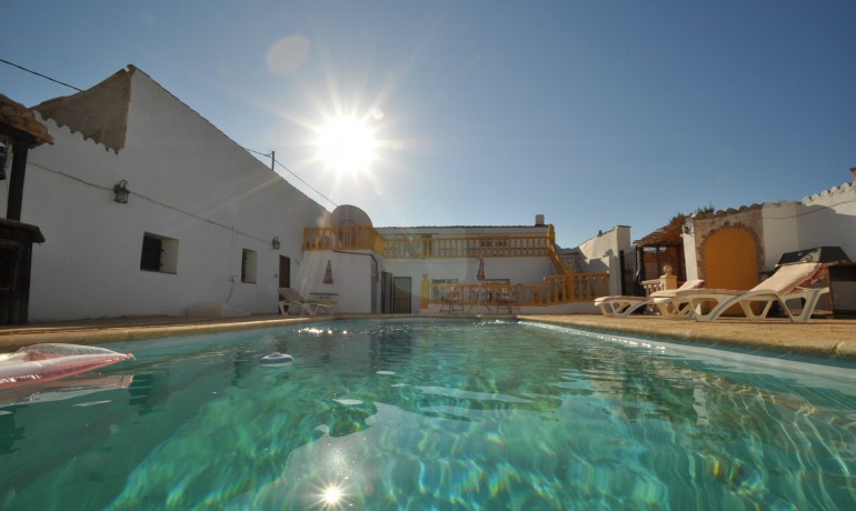 Herverkoop - Finca / Landgoed -
Pinoso - Pinoso - Town