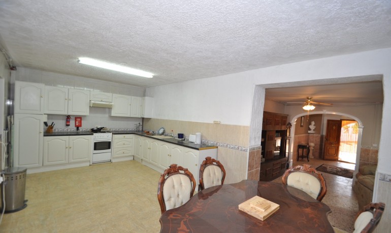 Herverkoop - Finca / Landgoed -
Pinoso - Pinoso - Town