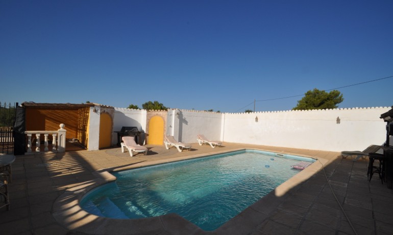 Herverkoop - Finca / Landgoed -
Pinoso - Pinoso - Town