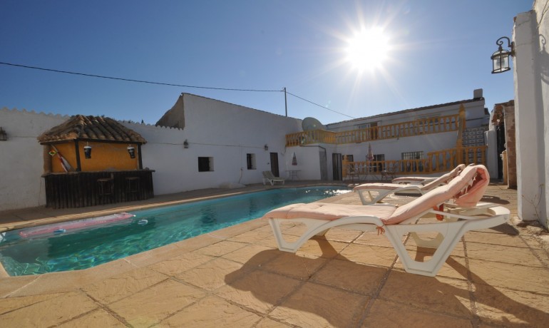 Herverkoop - Finca / Landgoed -
Pinoso - Pinoso - Town