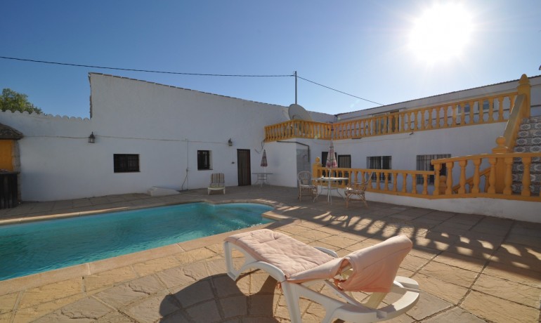 Herverkoop - Finca / Landgoed -
Pinoso - Pinoso - Town