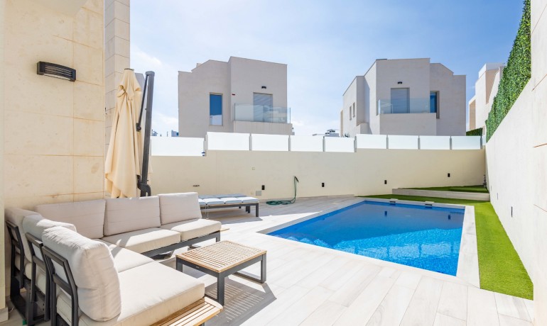 Herverkoop - Villa -
Orihuela Costa* - Lomas de Cabo Roig