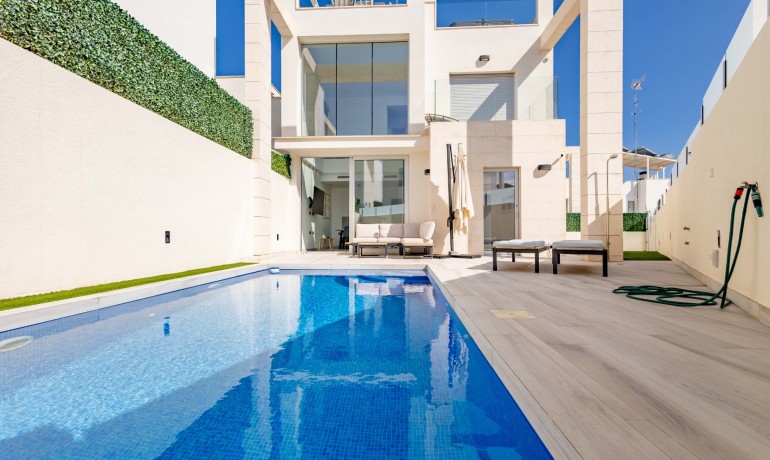 Herverkoop - Villa -
Orihuela Costa* - Lomas de Cabo Roig