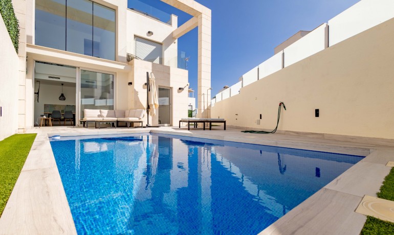 Herverkoop - Villa -
Orihuela Costa* - Lomas de Cabo Roig