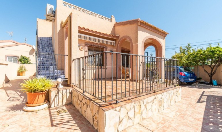 Sale - Villa -
San Fulgencio - La Marina