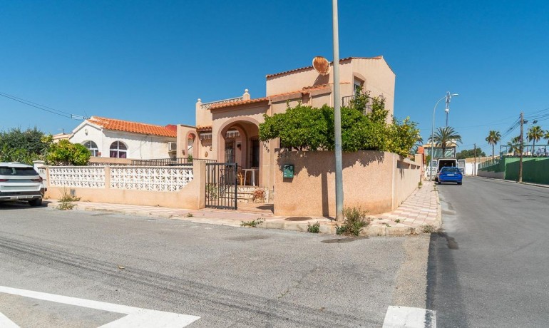 Sale - Villa -
San Fulgencio - La Marina