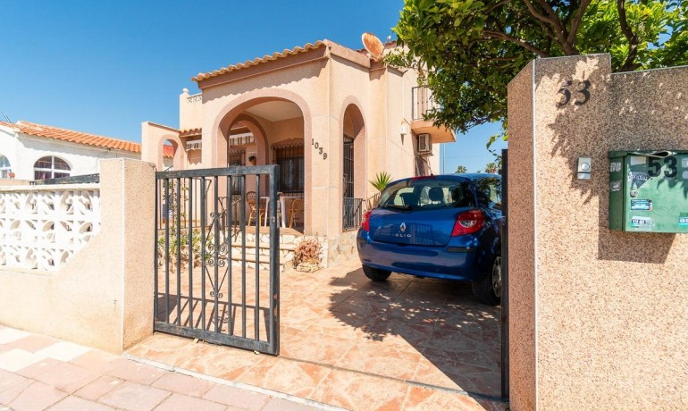 Sale - Villa -
San Fulgencio - La Marina