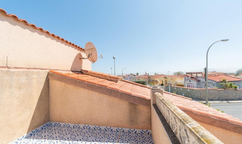 Sale - Villa -
San Fulgencio - La Marina