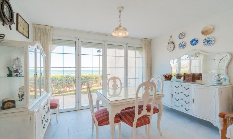 Herverkoop - Huis -
Orihuela Costa* - Playa Flamenca