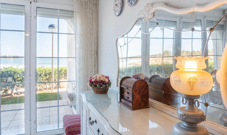 Herverkoop - Huis -
Orihuela Costa* - Playa Flamenca