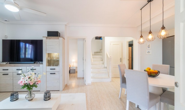 Herverkoop - Villa -
Orihuela Costa* - Zeniamar-Horizonte-La Campana