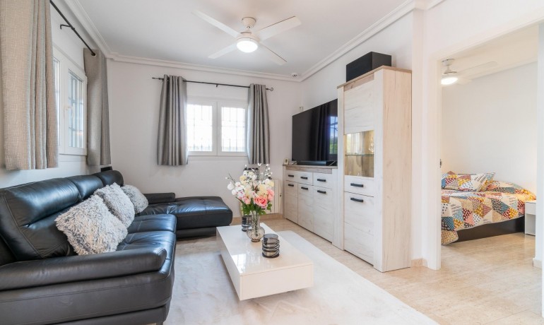 Herverkoop - Villa -
Orihuela Costa* - Zeniamar-Horizonte-La Campana