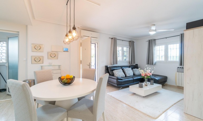 Herverkoop - Villa -
Orihuela Costa* - Zeniamar-Horizonte-La Campana