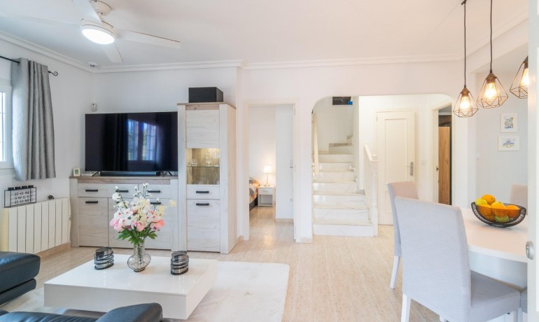 Herverkoop - Villa -
Orihuela Costa* - Zeniamar-Horizonte-La Campana